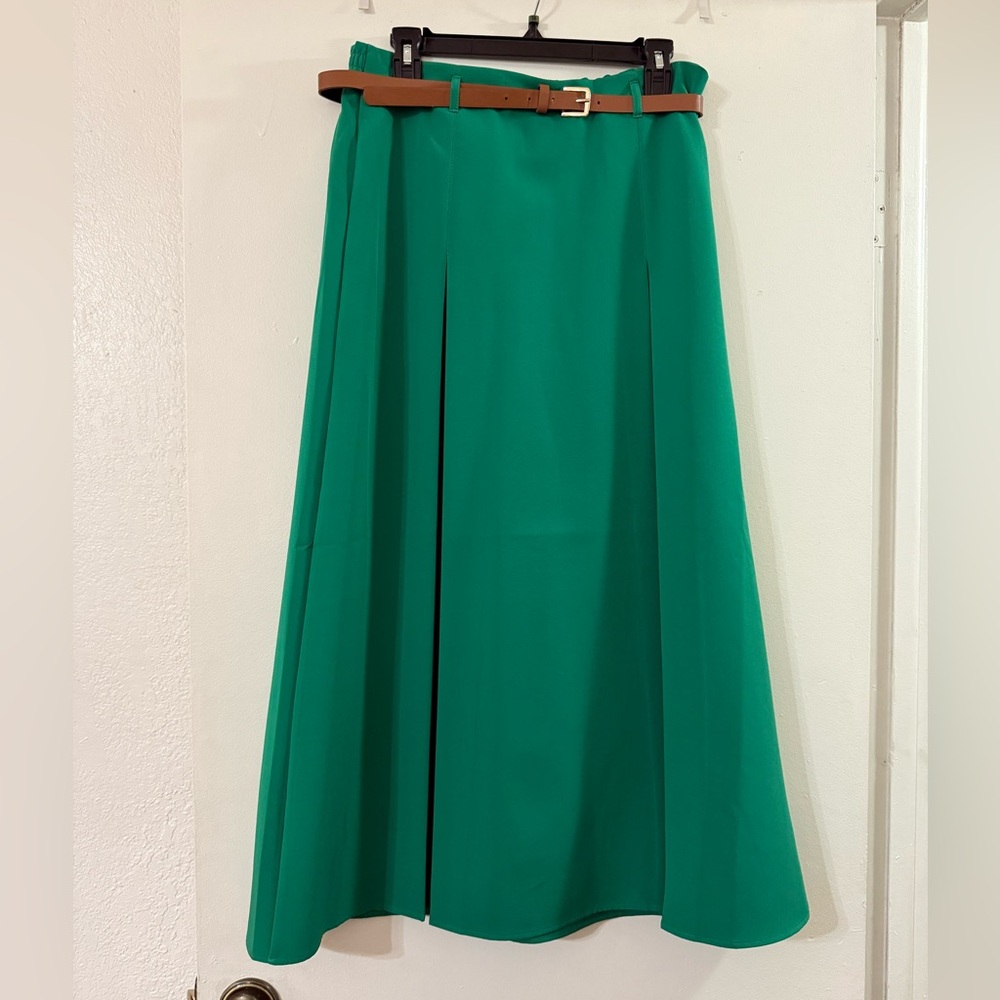 Chic Green A-Line Skirt with Belt